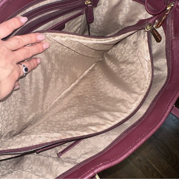 Michael Kors Jet Set Leather Computer Tote - Picture 5 of 12